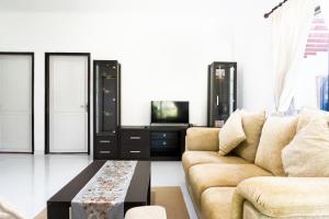 Μια τηλεόραση ή/και κέντρο ψυχαγωγίας στο LA CASA BORNEO