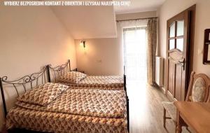 Un pat sau paturi într-o cameră la Willa Na Krańcu Kazimierza ,dawna Villa Prezydent