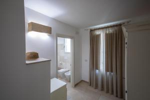 A bathroom at Casale Donna Rosa