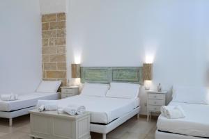 A bed or beds in a room at Casale Donna Rosa