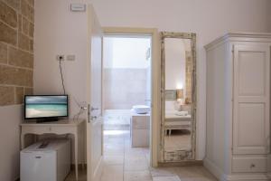 A bathroom at Casale Donna Rosa