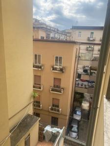 サレルノにあるB&B IL PALCOSCENICOのアパートメントのバルコニーから景色を望めます。