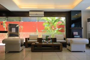 a lobby with chairs and a table in a room at Hotel Clarks Collection Vadodara in Vadodara