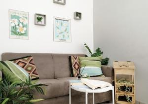 a living room with a couch and a table at HoliHome - Nobil Villani - Bilocale piano terra in Tortoreto Lido