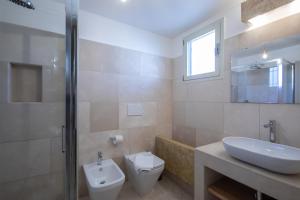 A bathroom at Casale Donna Rosa
