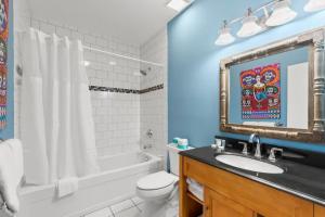 Mesa House, Uno-Perfect Locationにあるバスルーム +11枚の写真