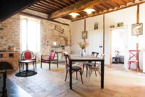 Posezení v ubytování le sécadou chambres et table d'hôtes