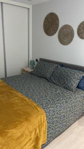 een slaapkamer met een bed met een gele deken erop bij Marina Club Luxury private studio with Pool and incredible views in Gibraltar