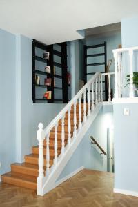 a staircase in a home with blue walls and wooden floors at HOSTEL RUA 35 in León