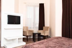 City Center Hotel Taksim İstanbul的电视和/或娱乐中心