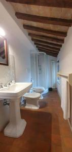 Casa di Pietro in Vivo d'Orcia, Pool tesisinde bir banyo