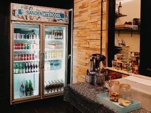 un frigorifero pieno di bevande su un tavolo di T-PARK​ PAKCHONG​ ทีปาร์ค​ ปากช่อง a Pak Chong