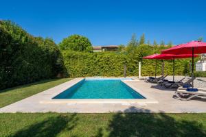Bazén v ubytování Villa Cvita Domenica near Poreč for 8 people with 40 m2 private pool - pet friendly nebo v jeho okolí + 34 fotografií