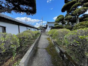 Taman di luar 古民家ガーデン 山あり [新宿 80分 /富士山 30分 ： 中庭BBQ, 焚き火, ドッグラン]
