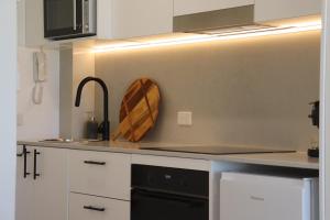 Afbeelding uit fotogalerij van Dee Why Beach - Surfrider Studio 8 in Deewhy +36 foto's