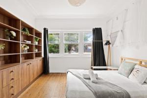 Voodi või voodid majutusasutuse Double Room in Sans Souci SHARED HOUSE- 2 toas