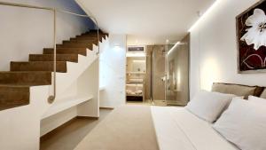 Postel nebo postele na pokoji v ubytování HAYAL SUITES SANTORINI + 24 fotografií