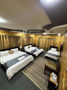 Una cama o camas en una habitación de Signature Skardu Hotel