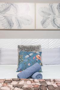 Een bed of bedden in een kamer bij Boutique Private Rm 7 Min Walk to Sydney Domestic Airport - SHAREHOUSE