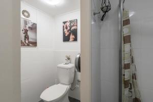Ein Badezimmer in der Unterkunft Boutique Private Rm 7 Min Walk to Sydney Domestic Airport - SHAREHOUSE