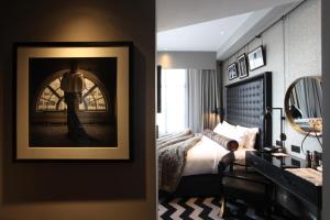 a bedroom with a bed and a picture on the wall at Hotel Gotham in Manchester