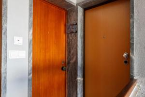 a pair of wooden doors in a hallway at Beach House Cascais in Estoril
