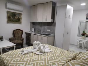 Küche/Küchenzeile in der Unterkunft IN Apartments AirPort
