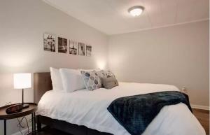 a bedroom with a large white bed with pillows at The Cozy Retreat l 4-Bedrooms WiFi Long Stays in Birmingham