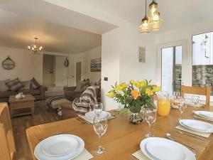 Posezení v ubytování Waterside - Luxury Menai Bridge Holiday Home - 4 Bed 4 Bath