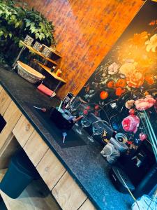 Foto Theux’s asuva majutusasutuse Blackroom galeriist