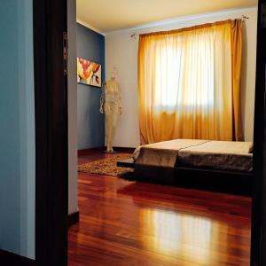 A bed or beds in a room at Appartamento Incantevole La Coccola