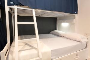 Malaga Stop Hostel AB客房内的一张或多张床位