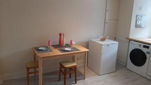 Η κουζίνα ή μικρή κουζίνα στο Beulah Serviced bedrooms