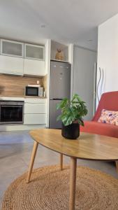 Kuchyňa alebo kuchynka v ubytovaní Le 36 - Maison COSY - Jardin privatif + 7 fotografií