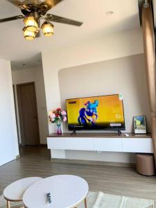 a living room with a flat screen tv on a wall at Vinhomes Smartcity- Căn hộ dich vụ - 3 Bedroom in Hanoi
