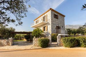 Gallery image of Mani Stone Villa Majlinda - Tranquil Getaway Gem in Riglia
