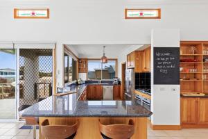 A kitchen or kitchenette at Absolute Bay Frontage with Open Fire and Spa Bath