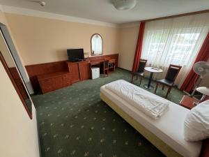 Łóżko lub łóżka w pokoju w obiekcie Hotel Breitenlee