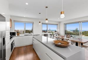 Kjøkken eller kjøkkenkrok på Penthouse Spectacular Ocean Views From Every Room