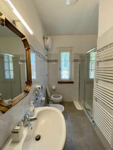 A bathroom at Appartamento in villa - Maria Grazia Még 14 kép