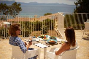 two women sitting at a table with a meal at Inmood Aucanada 4 Sup in Port d'Alcudia