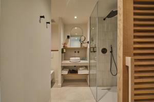 a bathroom with a shower and a sink at Inmood Aucanada 4 Sup in Port d'Alcudia