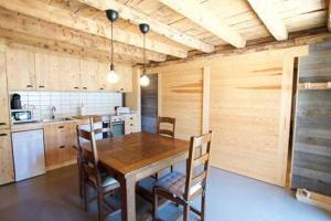 Kuchyň nebo kuchyňský kout v ubytování Apartament Cal Josepó