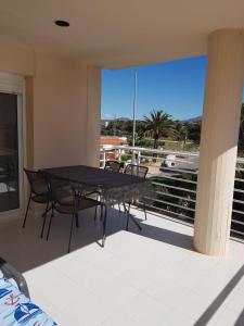 Balkón alebo terasa v ubytovaní Apartment Vinaroz with swimming pools for 4 people