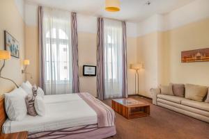 Postel nebo postele na pokoji v ubytování Hotel President
