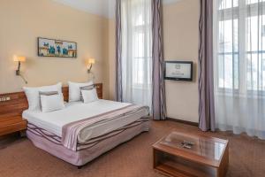 Postel nebo postele na pokoji v ubytování Hotel President