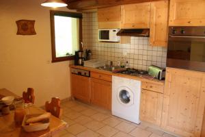 a kitchen with a washing machine in the middle of it at Anémone in Valloire