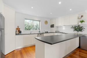 Η κουζίνα ή μικρή κουζίνα στο Prime location near Ocean Grove beach and shops