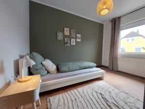 a room with a bed with a window and a table at Cozy Home, 7 Beds, WiFi, Kitchen, Balcony, Bielefeld Center in Bielefeld