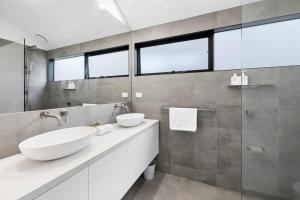 Ένα μπάνιο στο Surf and Sea Torquay 650m to beach +10 φωτογραφίες